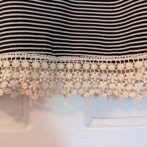 striped shirt with crochet flower fringe - Picture 4 of 4